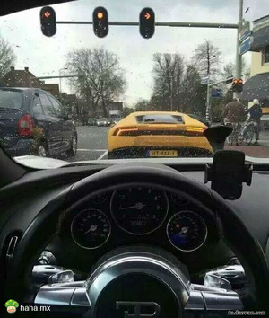 真羡慕前面那哥们年纪轻轻的就开了一个法拉利