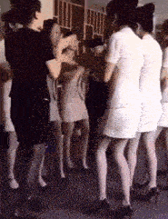 妹子,跳舞咋能和上班扯一块呢?小碎步还整上了