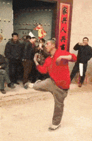 大叔已经火了，这段舞村里无人能及