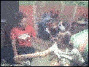 有什么冲我来，那还只是个孩子