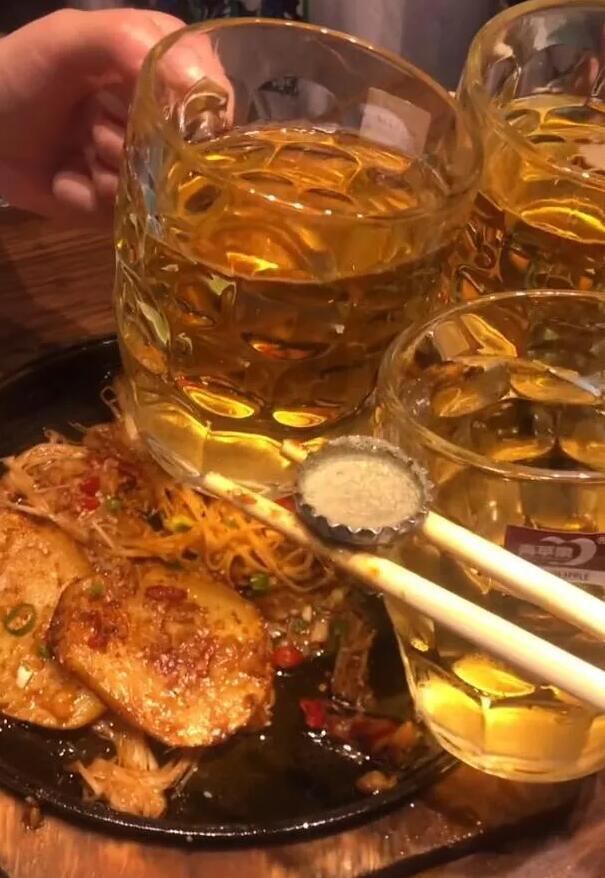 酒量不好的你和朋友们碰杯