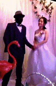 灯光师，麻烦给新郎打点光！