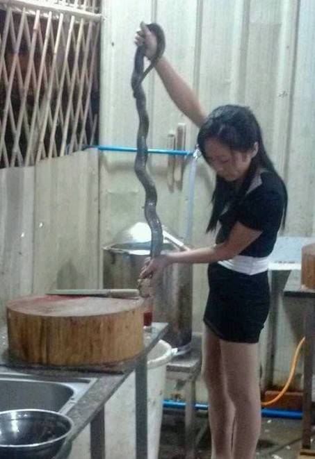 十足的女汉子啊