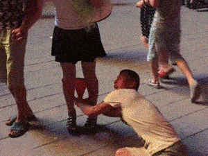 这个红内裤是我给你买的,分手了请还我