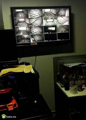 那些以为电影院黑乎乎于是就干坏事的人啊，你们还是太幼稚。