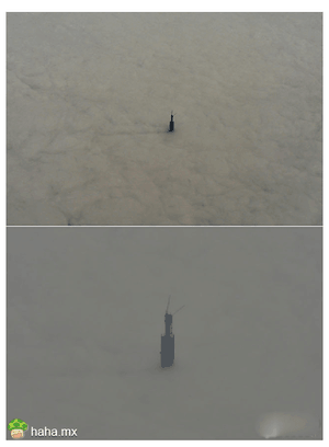 半小时前飞过天津，霾中正在建设的高度超过500米的“周大福楼”