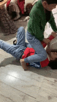 手里的鸡腿怎么突然就不香了呢？