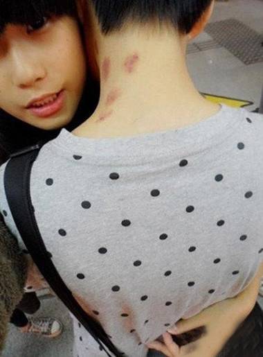 这哥们估计得罪他媳妇儿了