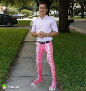 试从拓扑学角度分析这是鞋子，裤子，还是袜子。