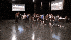 美剧《行尸走肉》的群众演员招聘现场