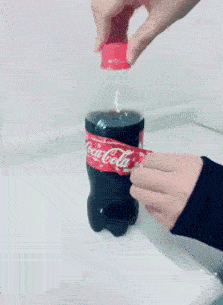 11区出了可口可乐圣诞限定，拉花版~ 这都是别人的可乐