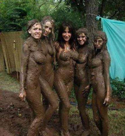 泥浆里出来的女人们