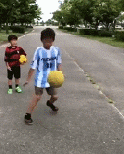 这孩纸看来是进不了男足了