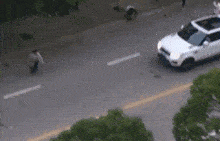 大哥，你的演技有点夸张啊