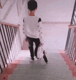 小伙子，你的脚是抹了油吧？这么顺滑。