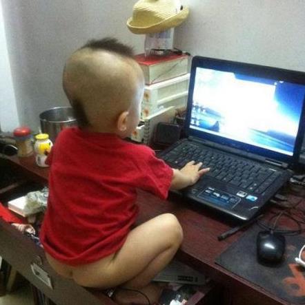 熊孩子什么地方都能上网