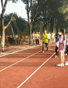 妖娆的身姿，一跑成名！