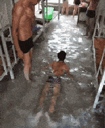 从那个小伙那么着急的站起来说明有故事，哈哈哈