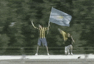 兄弟，拿个小旗子你就可以招摇了吗？下一秒就让你知道错了